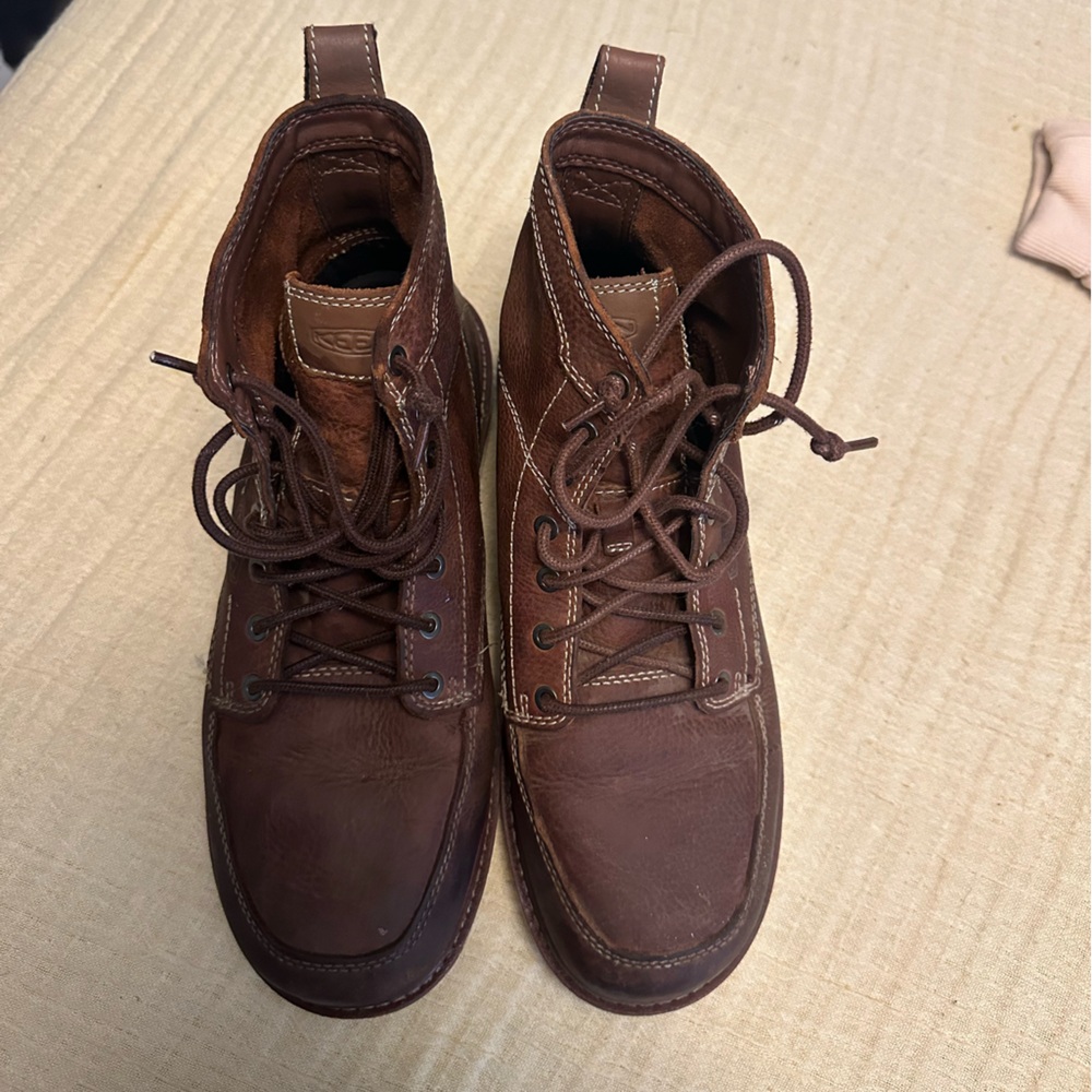 Keen soft toe boots. Worn maybe 4 times.